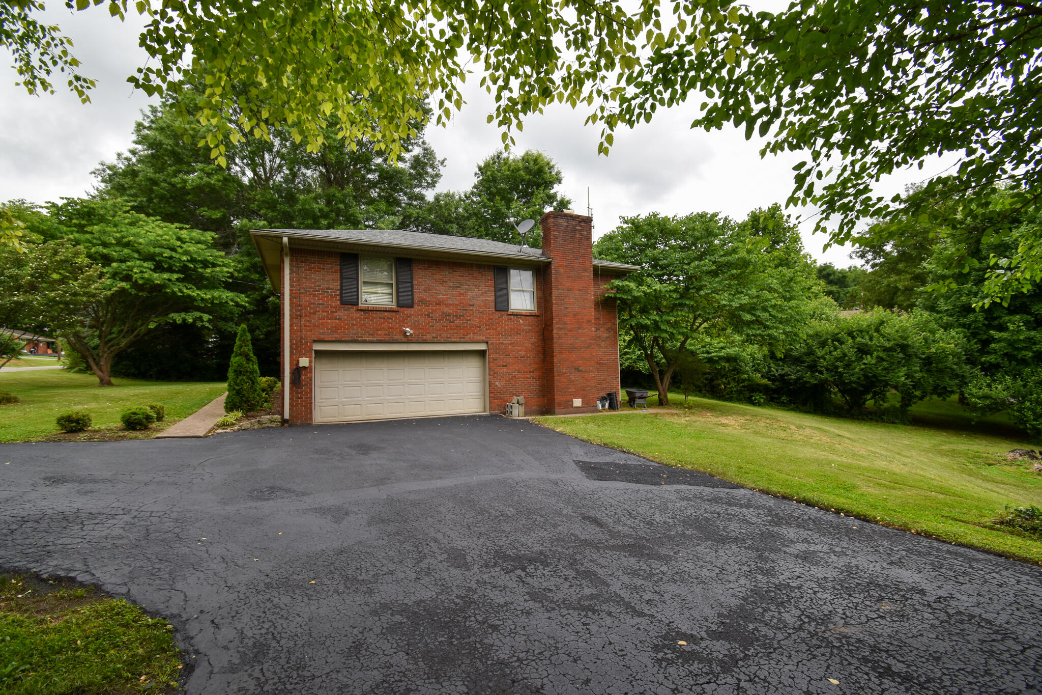 611 Highfield Road Danville, KY 40422 - Photo 8 of 45 DSC_0007-2