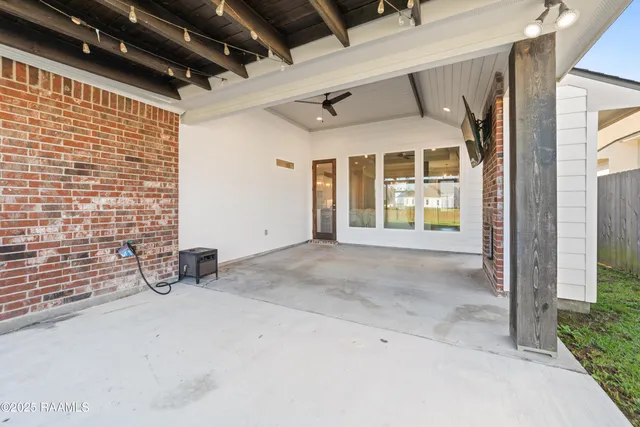 $315,000 | 127 Ella Hill Street, Maurice, LA 70555