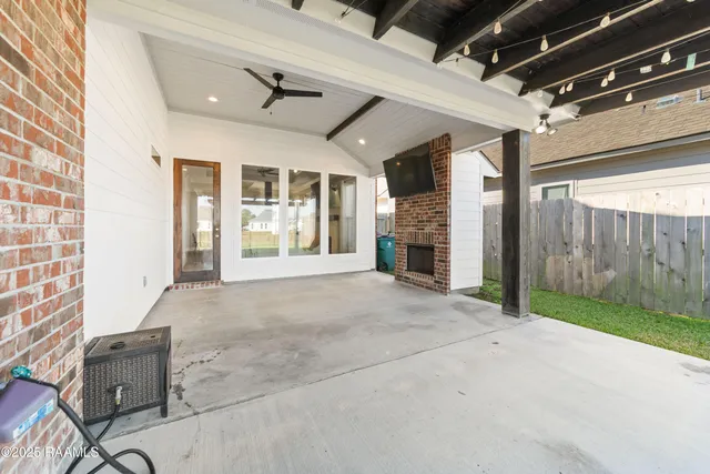 $315,000 | 127 Ella Hill Street, Maurice, LA 70555