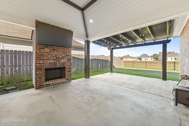 $315,000 | 127 Ella Hill Street, Maurice, LA 70555