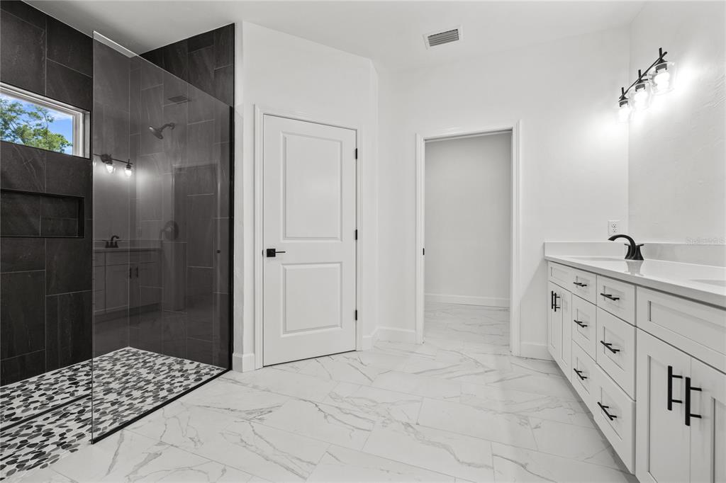 6604 Southwest 11th Lane Gainesville, FL 32607 - Photo 12 of 34 Sample Main Bathroom