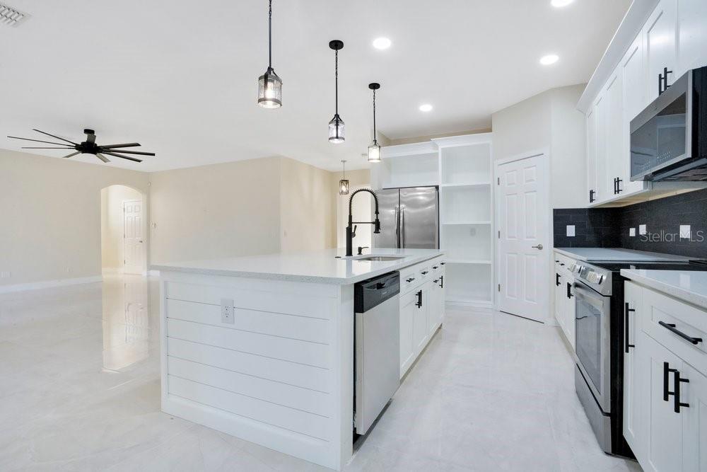 6615 Helmsley Circle Windermere, FL 34786 - Photo 8 of 38