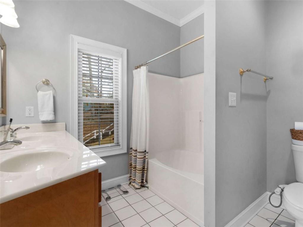 157 Andrea Circle Jackson, GA 30233 - Photo 8 of 19 a bathroom with a sink toilet vanity and tub