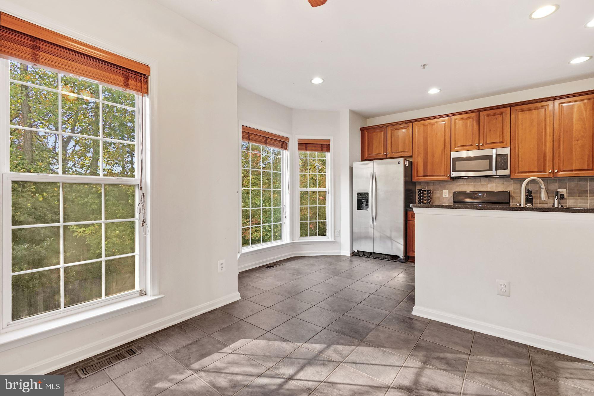 11504 Clairmont View Way Silver Spring, MD 20902 - Photo 11 of 33 Eat-in kitchen area