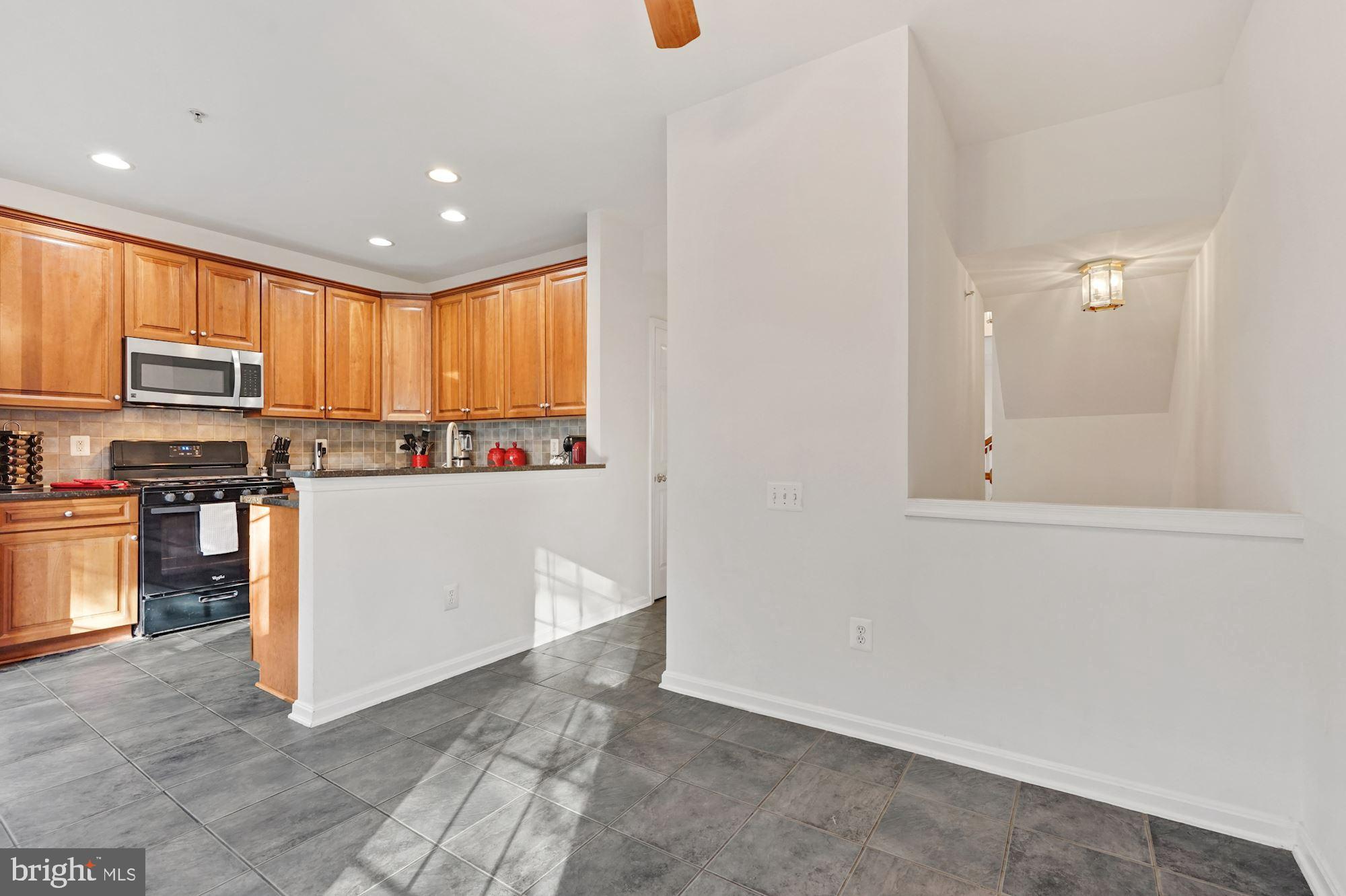 11504 Clairmont View Way Silver Spring, MD 20902 - Photo 12 of 33 Eat-in kitchen area