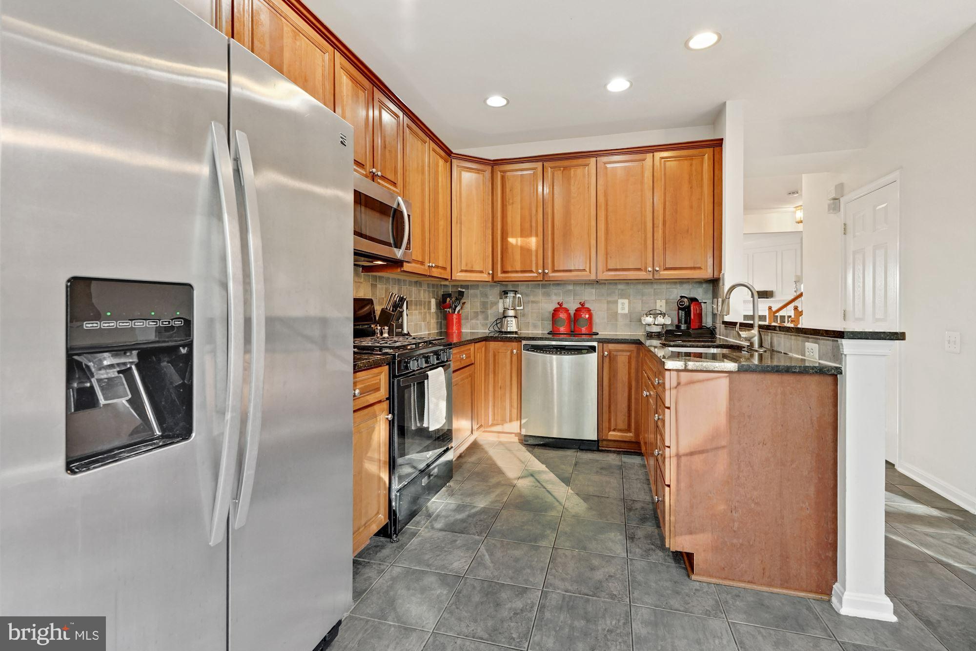 11504 Clairmont View Way Silver Spring, MD 20902 - Photo 15 of 33 Kitchen