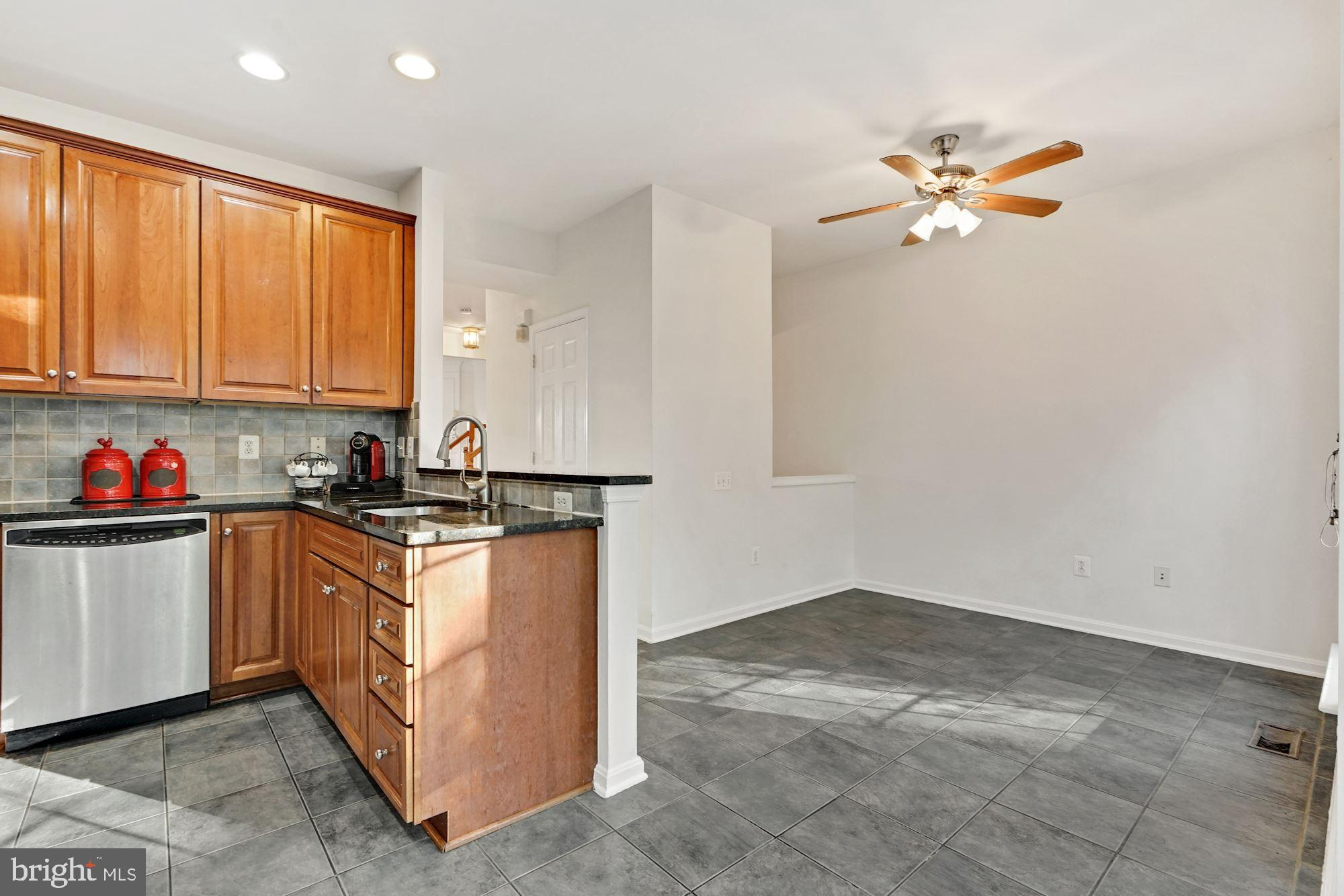 11504 Clairmont View Way Silver Spring, MD 20902 - Photo 16 of 33 Eat-in kitchen area