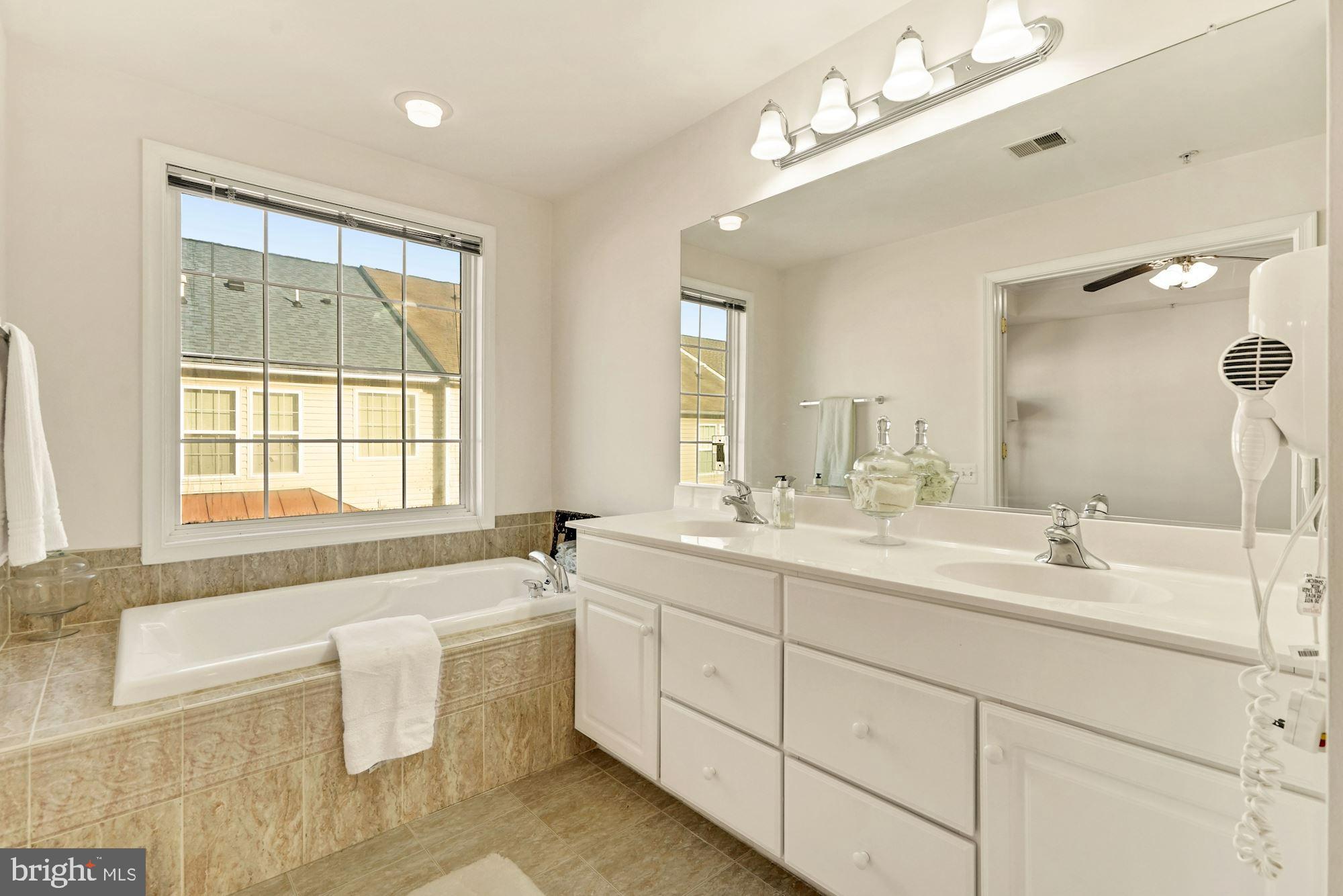 11504 Clairmont View Way Silver Spring, MD 20902 - Photo 25 of 33 Primary bathroom