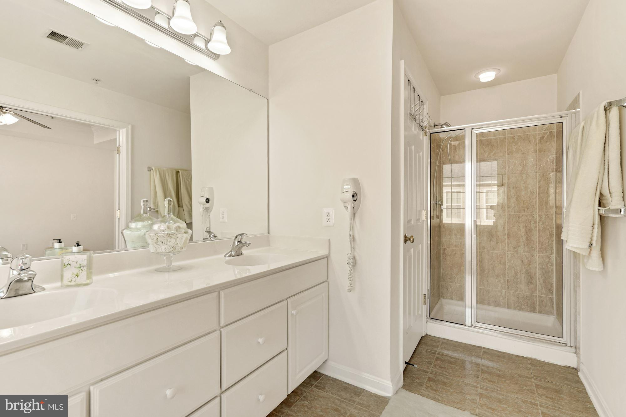 11504 Clairmont View Way Silver Spring, MD 20902 - Photo 26 of 33 Primary bathroom