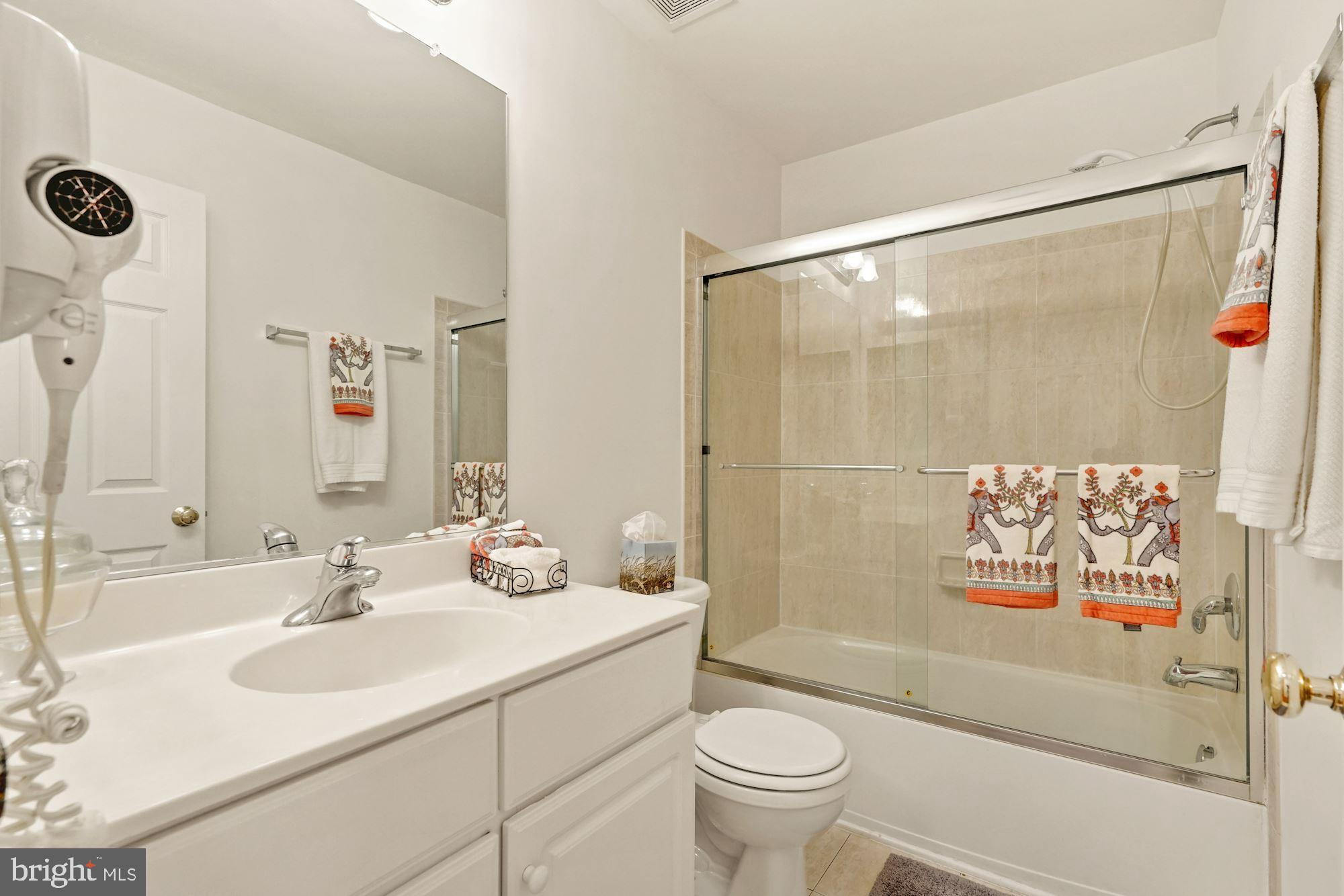 11504 Clairmont View Way Silver Spring, MD 20902 - Photo 31 of 33 Third floor full bathroom