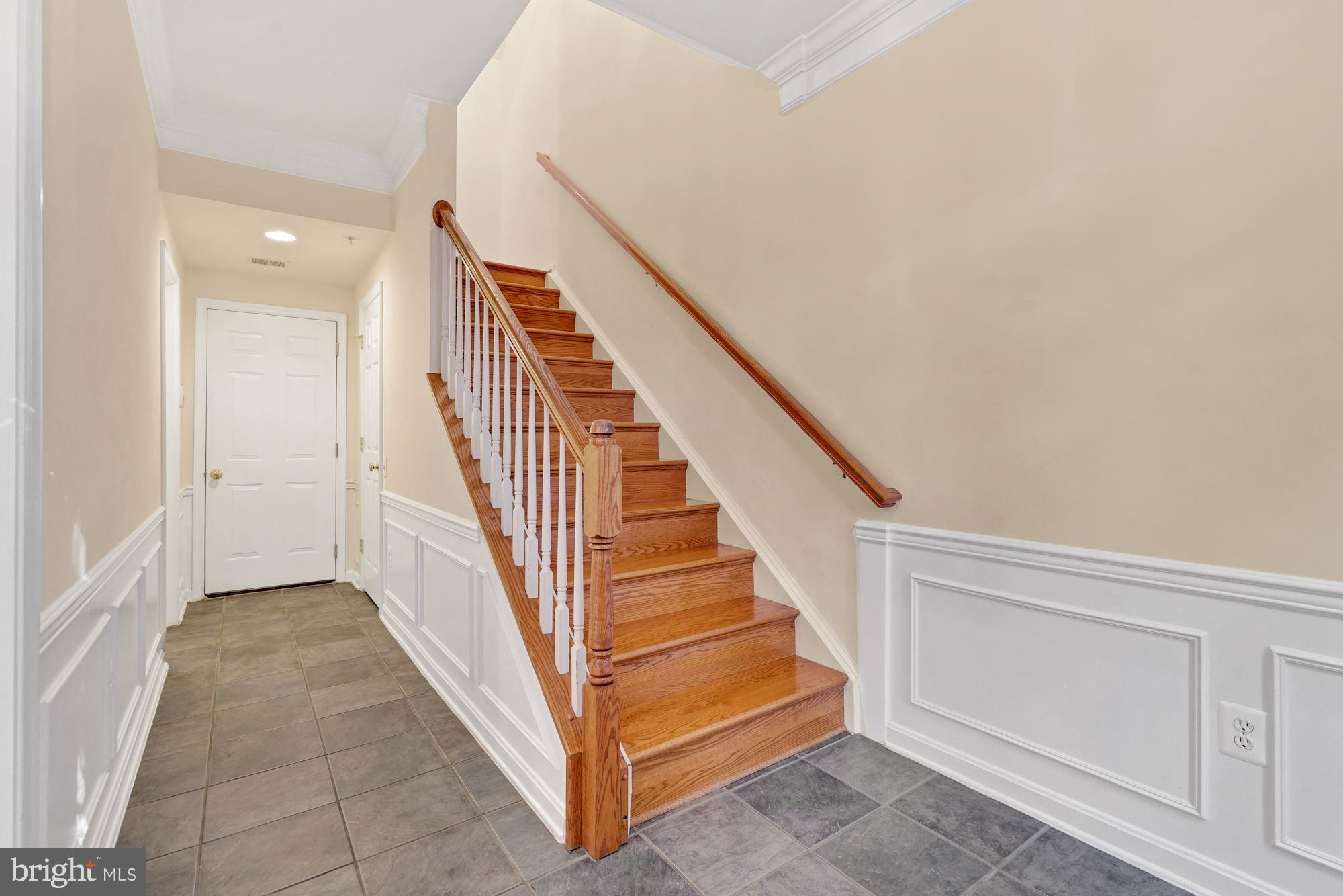 11504 Clairmont View Way Silver Spring, MD 20902 - Photo 4 of 33 Foyer