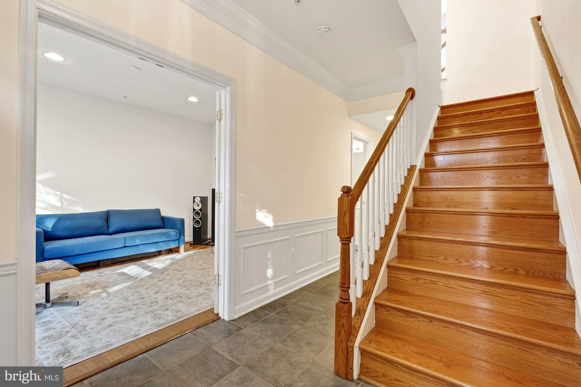 11504 Clairmont View Way Silver Spring, MD 20902 - Photo 5 of 33 Foyer/Entertainment Room