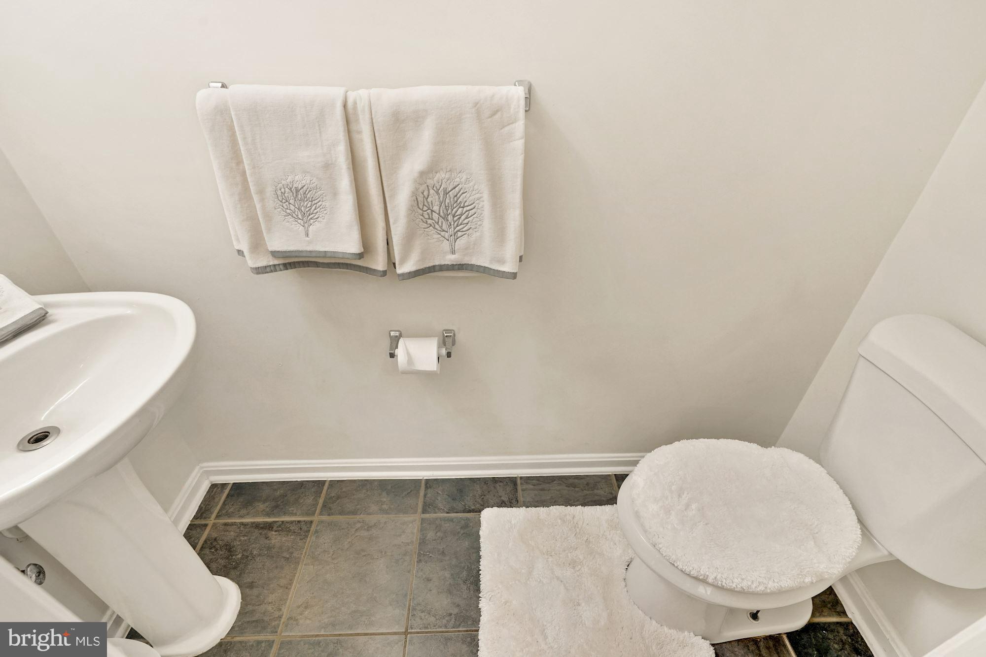 11504 Clairmont View Way Silver Spring, MD 20902 - Photo 10 of 33 Second floor half bath