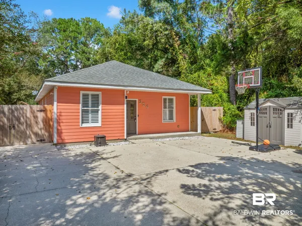$2,450 | 824 East 24th Avenue, Gulf Shores, AL 36542