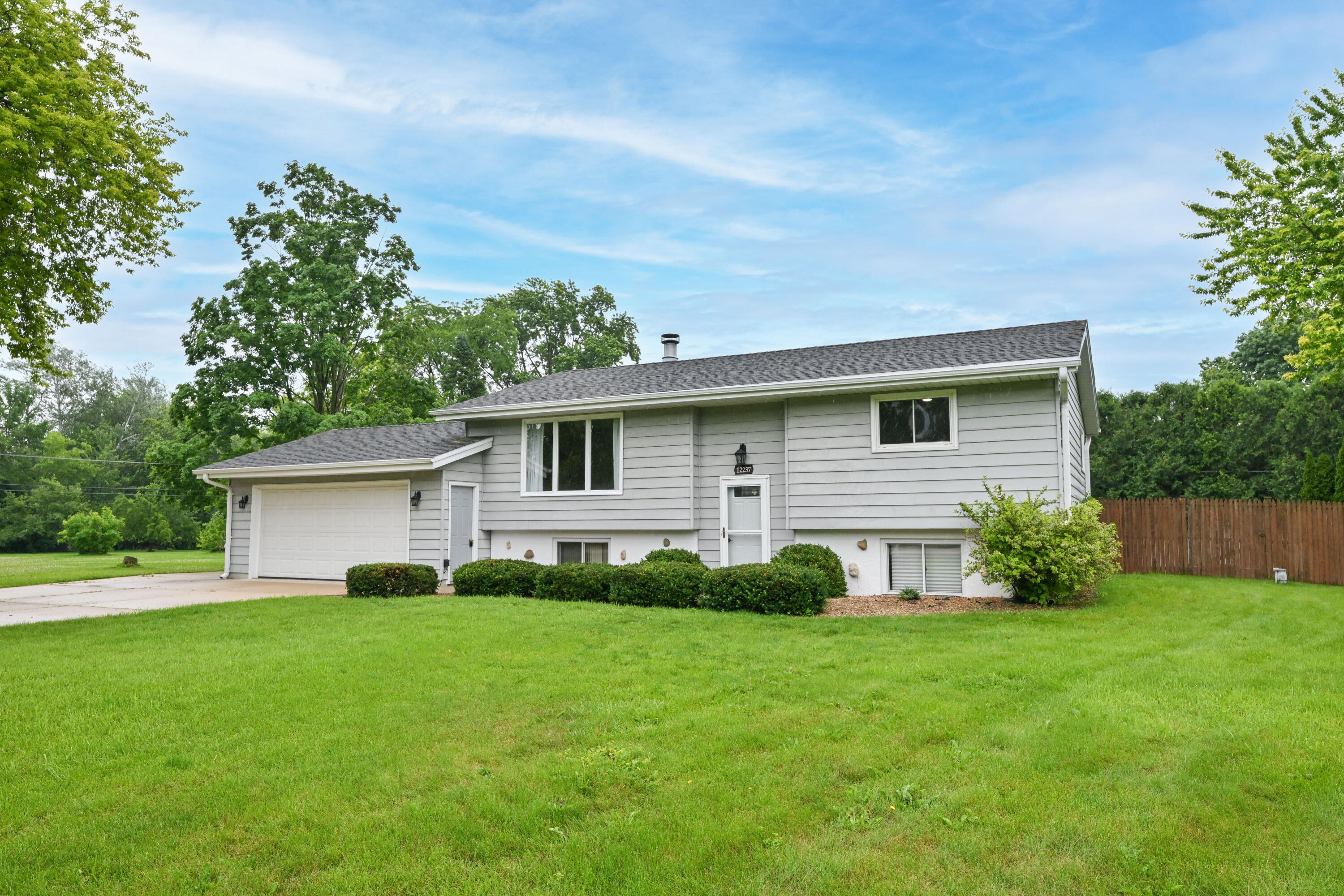 12237 West Larkspur Road Franklin, WI 53132 - Photo 42 of 42 Photo (3)