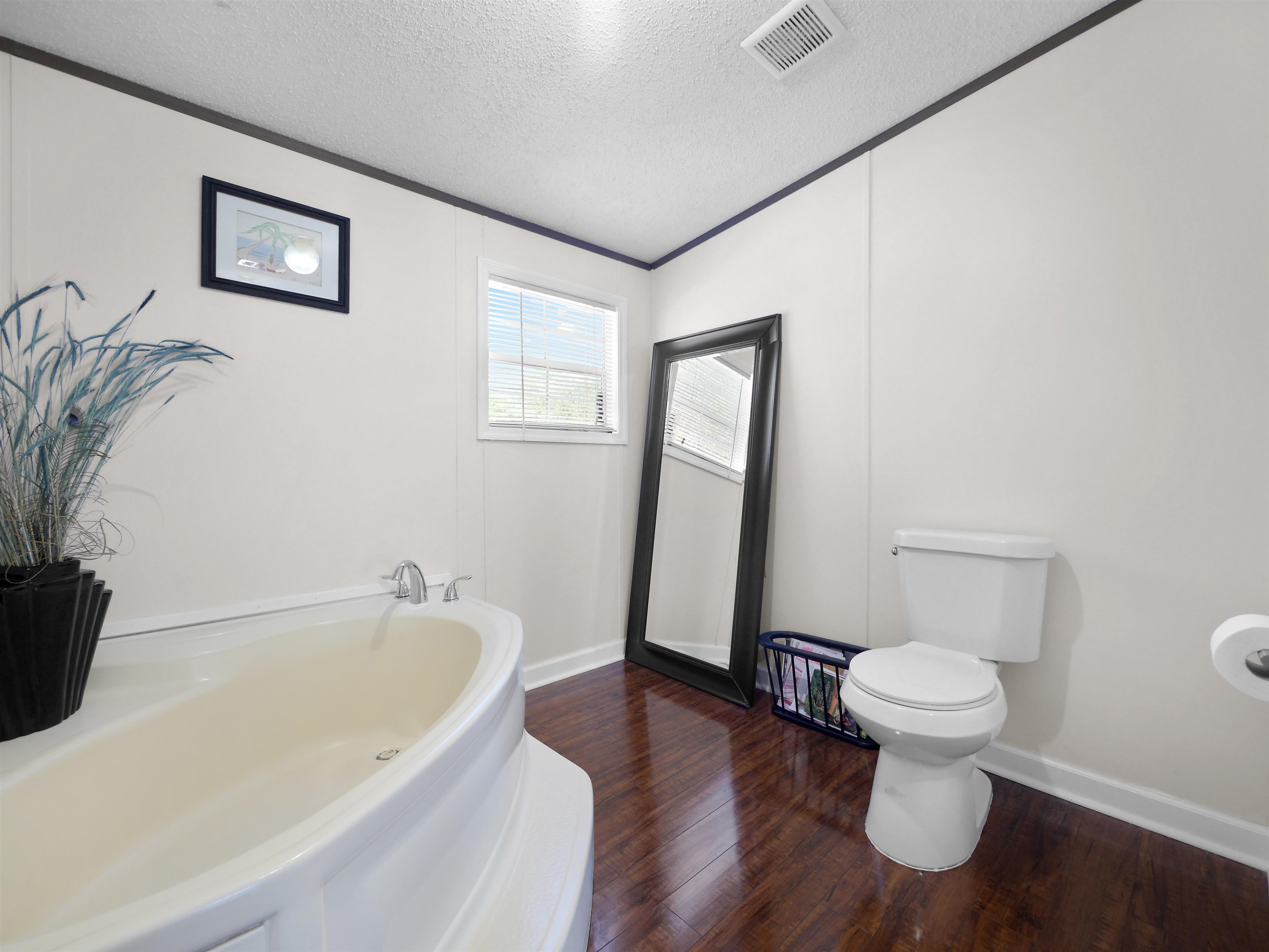 2961 Race Track Road St. Augustine, FL 32084 - Photo 19 of 42 a bathroom with a toilet and a tub