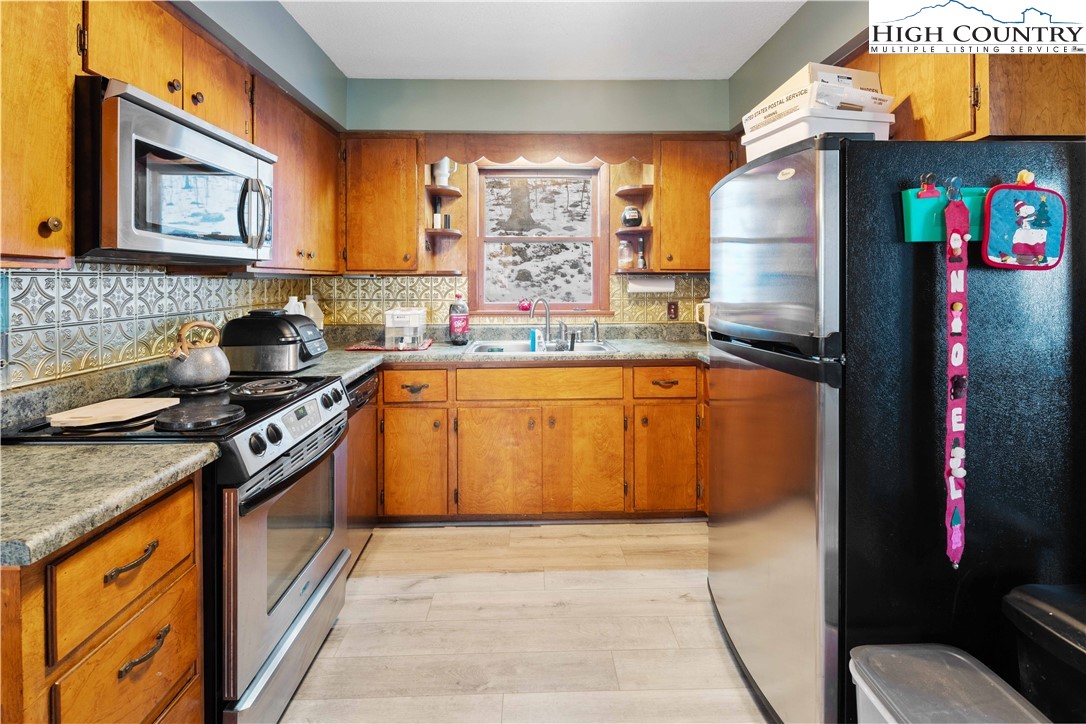 178 Green Knob Mountain Road Boone, NC 28607 - Photo 32 of 49