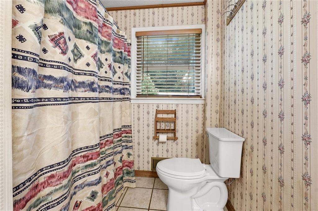 399 Donahoo Road Southeast Silver Creek, GA 30173 - Photo 11 of 22 a bathroom with a toilet and a shower curtain