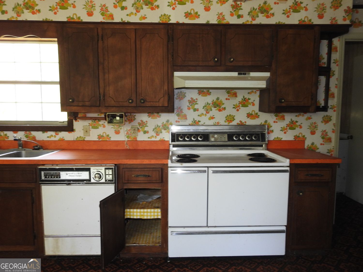 333 Lickskillet Road Epworth, GA 30541 - Photo 15 of 38 a stove top oven sitting inside of a kitchen