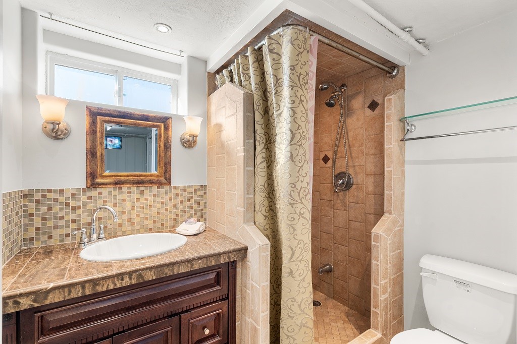 992 Main Avenue Warwick, RI 02886 - Photo 25 of 44