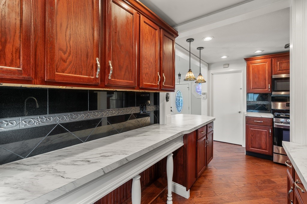 992 Main Avenue Warwick, RI 02886 - Photo 5 of 44