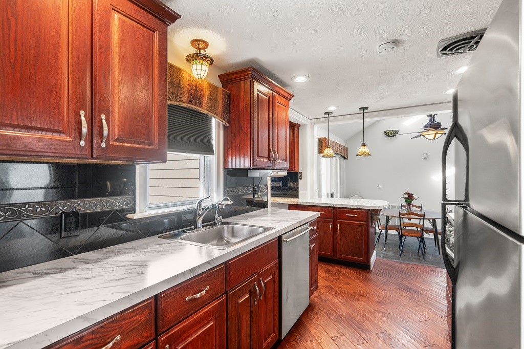 992 Main Avenue Warwick, RI 02886 - Photo 6 of 44