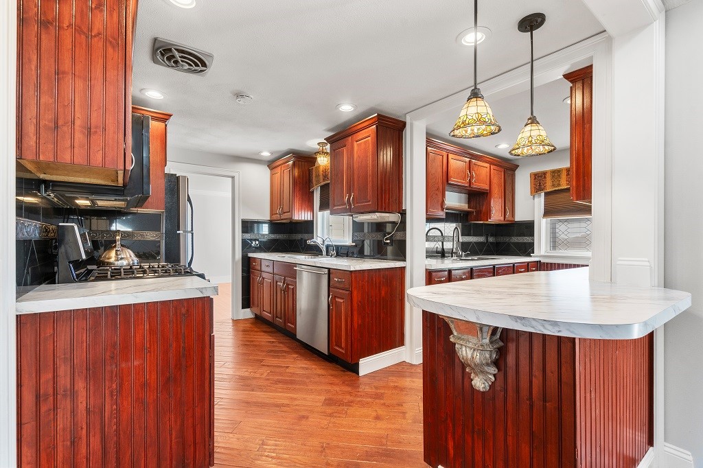 992 Main Avenue Warwick, RI 02886 - Photo 8 of 44