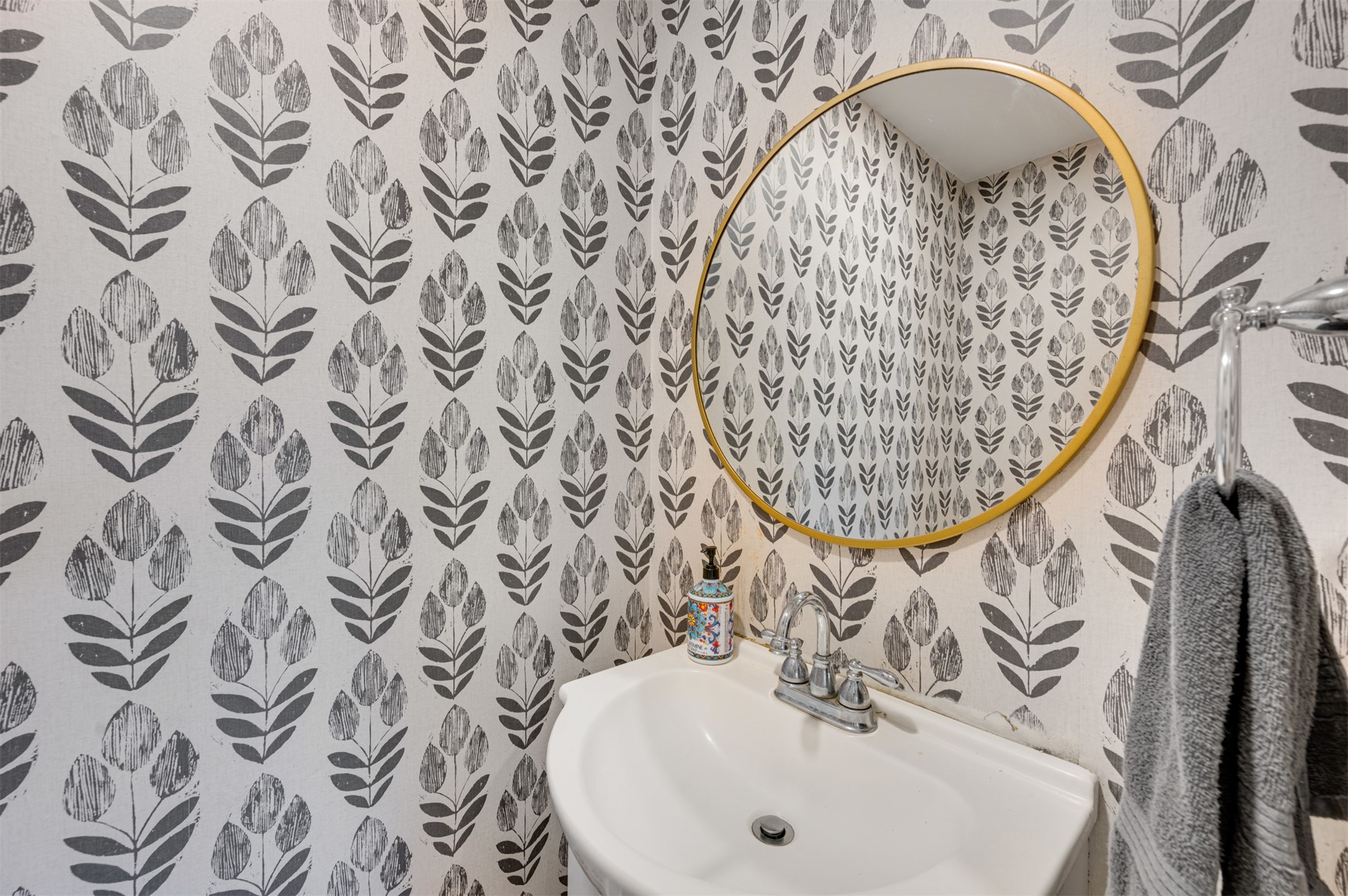 215 Perryman Road Lindale, TX 75771 - Photo 18 of 44 Powder Room off Kitchen