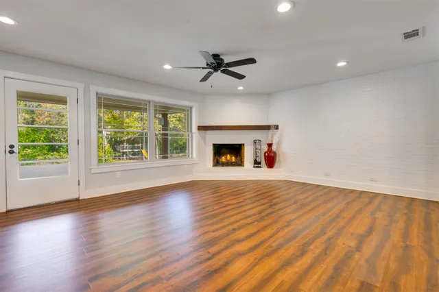 $424,440 | 215 Perryman Road, Lindale, TX 75771