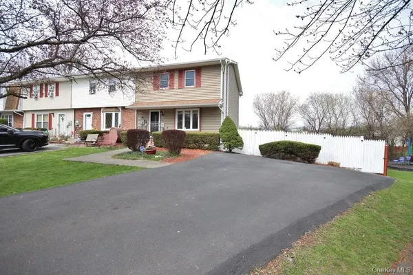 $370,000 | 35 Black Stallion Court, Middletown, NY 10940