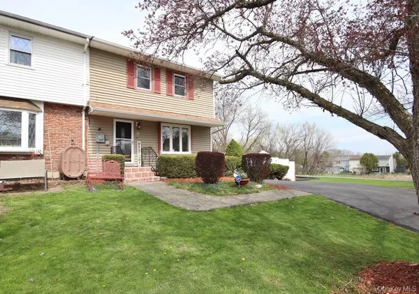 $370,000 | 35 Black Stallion Court, Middletown, NY 10940