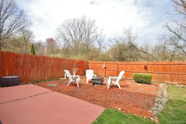 $370,000 | 35 Black Stallion Court, Middletown, NY 10940