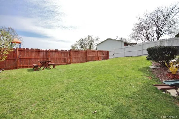 $370,000 | 35 Black Stallion Court, Middletown, NY 10940