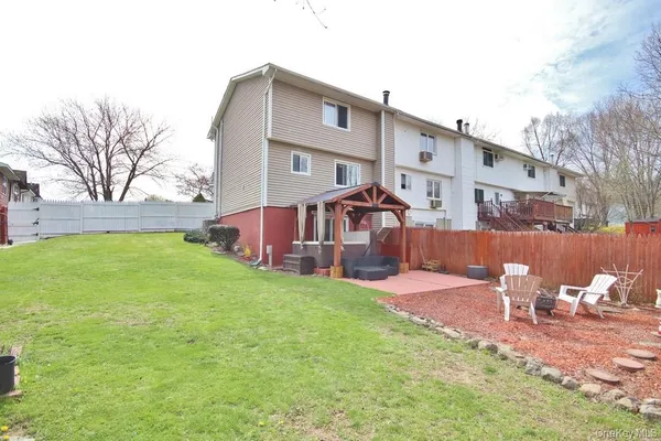 $370,000 | 35 Black Stallion Court, Middletown, NY 10940