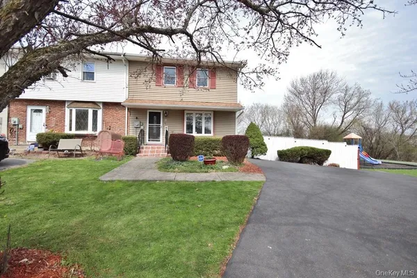 $370,000 | 35 Black Stallion Court, Middletown, NY 10940