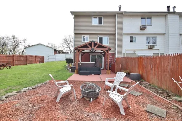 $370,000 | 35 Black Stallion Court, Middletown, NY 10940