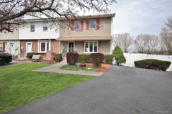 $370,000 | 35 Black Stallion Court, Middletown, NY 10940