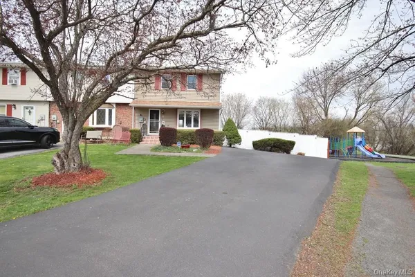 $370,000 | 35 Black Stallion Court, Middletown, NY 10940