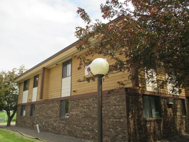 $705 | 701 North 7th Street, Unit 102, Olivia, MN 56277