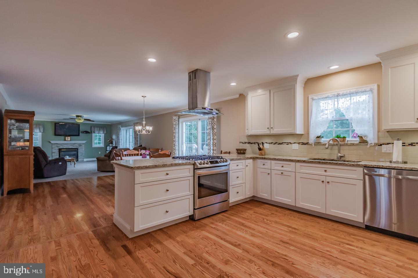 1010 Sweetbriar Road Perkasie, PA 18944 - Photo 24 of 52 Kitchen with Stainless Steel appliances