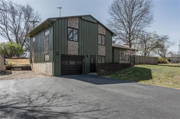 $255,000 | 608 East 14th Terrace, Ottawa, KS 66067