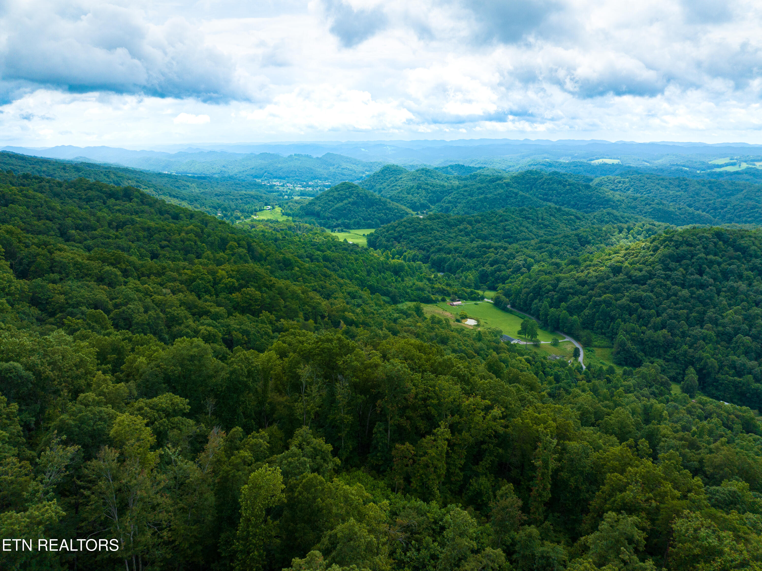 956 Sherm Mountain Road Sneedville, TN 37869 - Photo 3 of 6 Sherm Mtn Rd-3