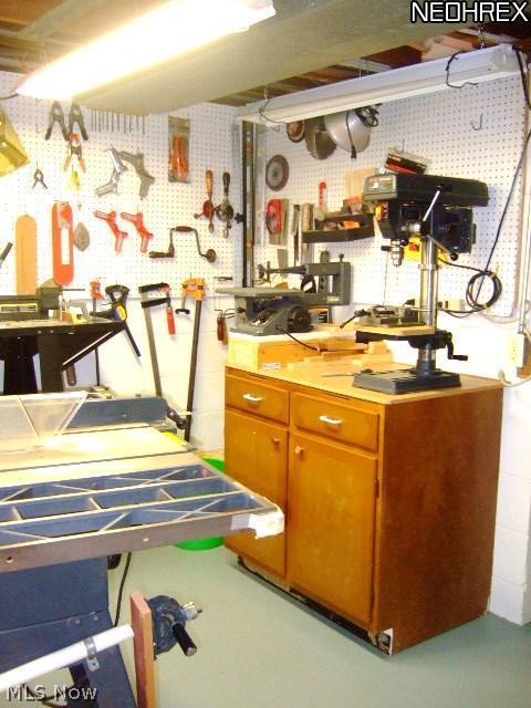 13634 Carpenter Road Garfield Heights, OH 44125 - Photo 22 of 24 The other side of the workshop..