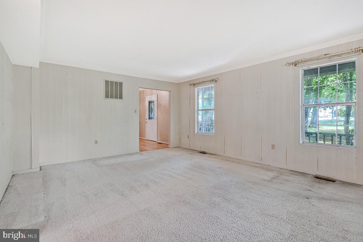 3411 Holland Cliffs Road Huntingtown, MD 20639 - Photo 30 of 43 living room