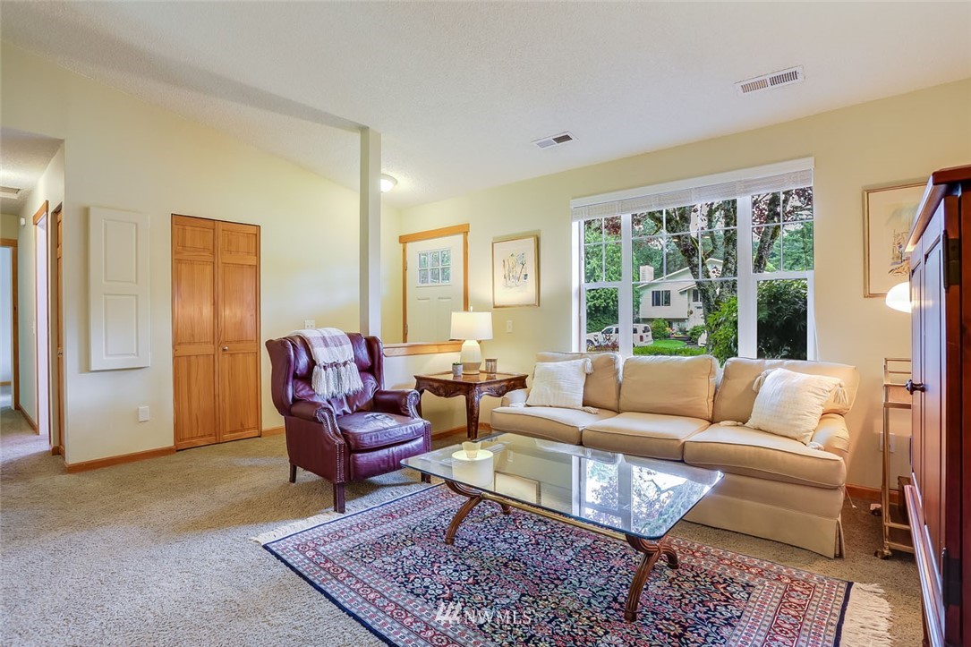 16522 133rd Place Southeast Renton, WA 98058 - Photo 4 of 23 Gallery Image 4