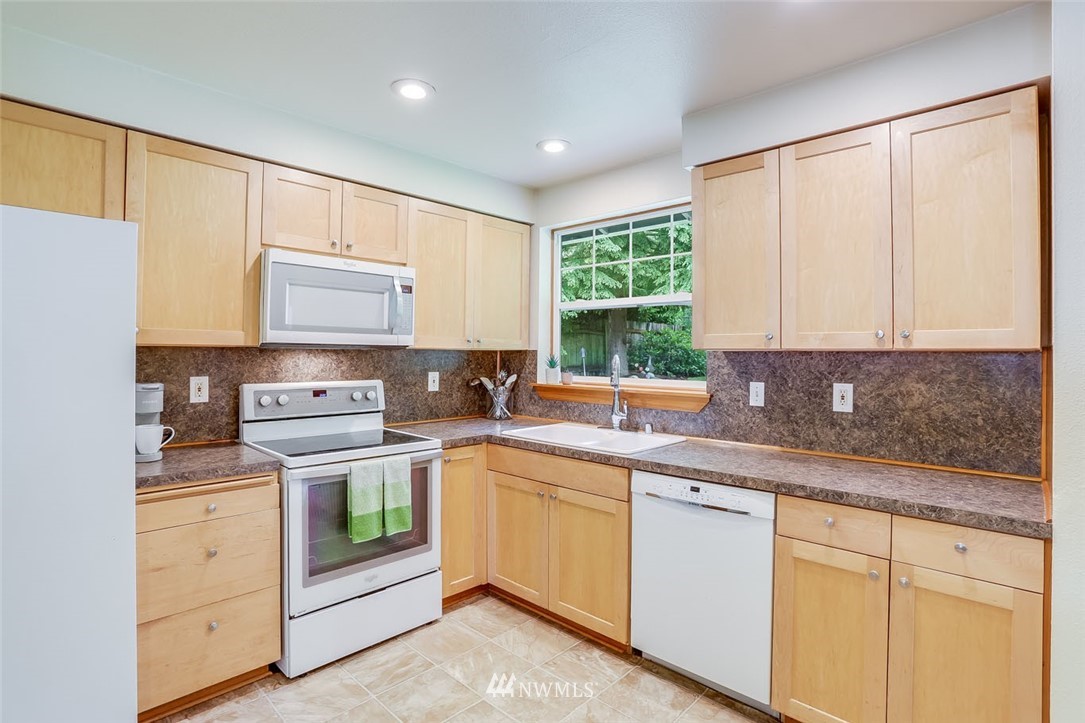 16522 133rd Place Southeast Renton, WA 98058 - Photo 7 of 23 Gallery Image 7