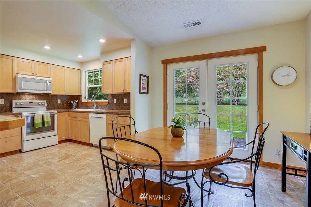 16522 133rd Place Southeast Renton, WA 98058 - Photo 8 of 23 Gallery Image 8