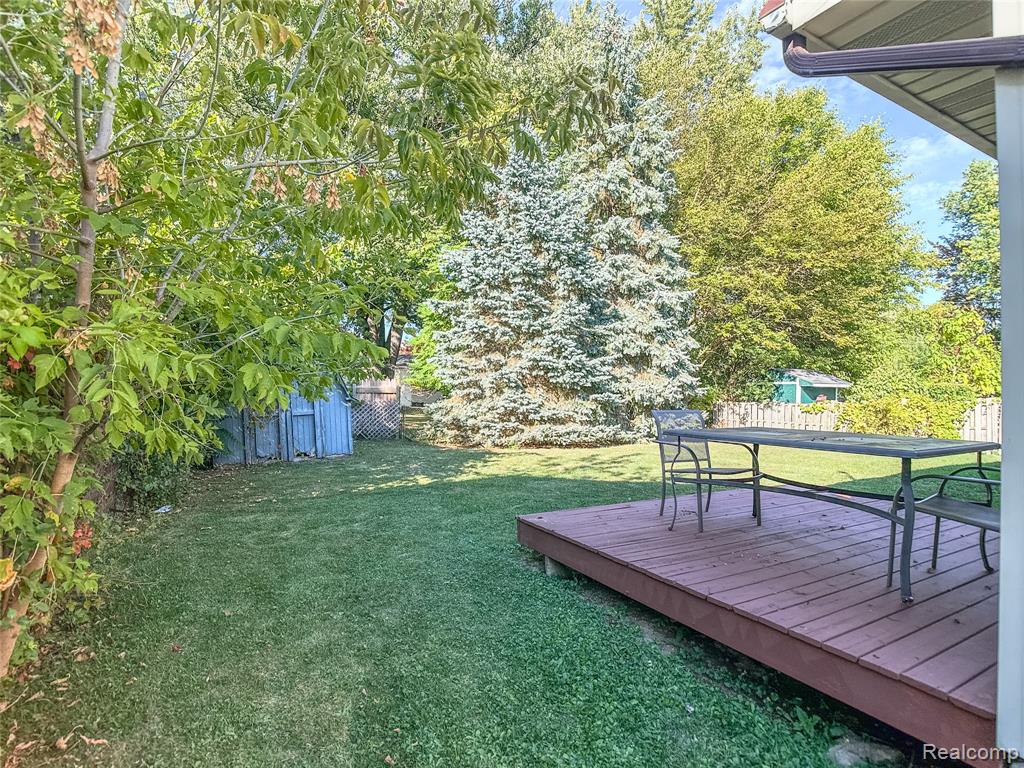 914 North Road Fenton, MI 48430 - Photo 43 of 57