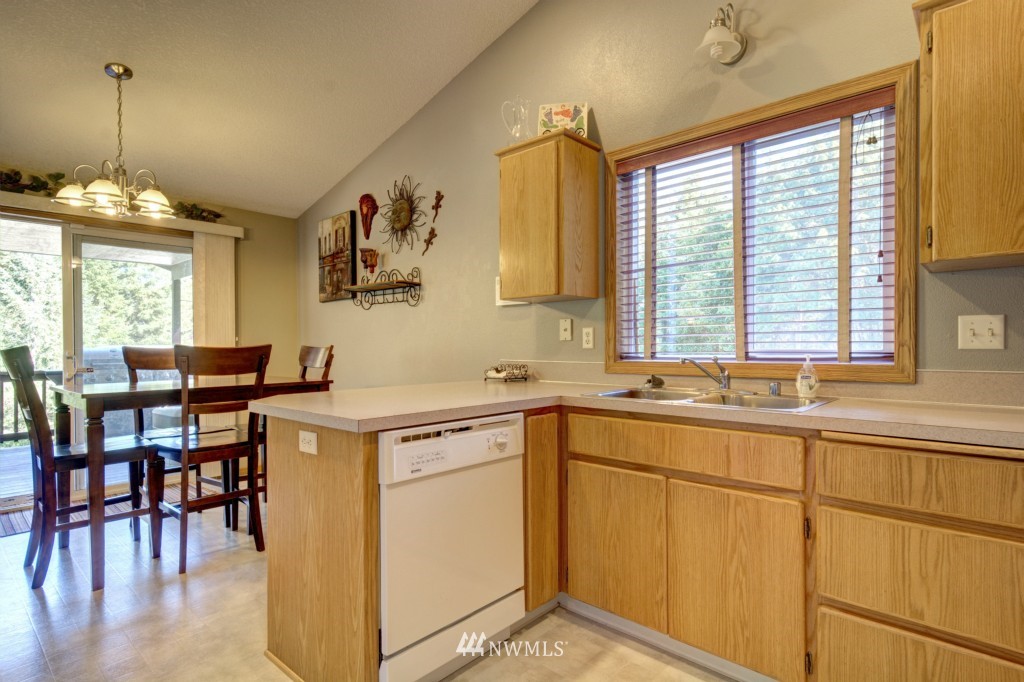 146 Easy Street Road Silverlake, WA 98645 - Photo 8 of 25 Gallery Image 8