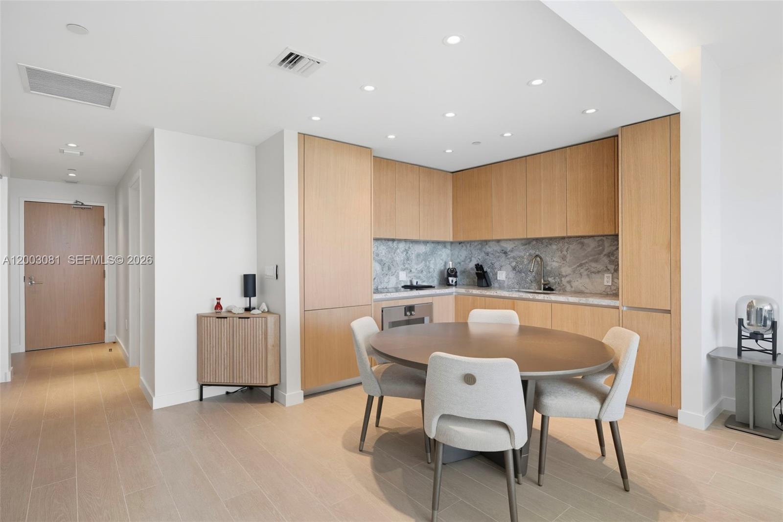 500 Alton Road, Unit 808 Miami Beach, FL 33139 - Photo 2 of 10